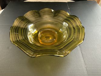VINTAGE STEUBEN CENTERPIECE BOWL RUFFLE EDGE BRISTOL YELLOW URANIUM GLASS