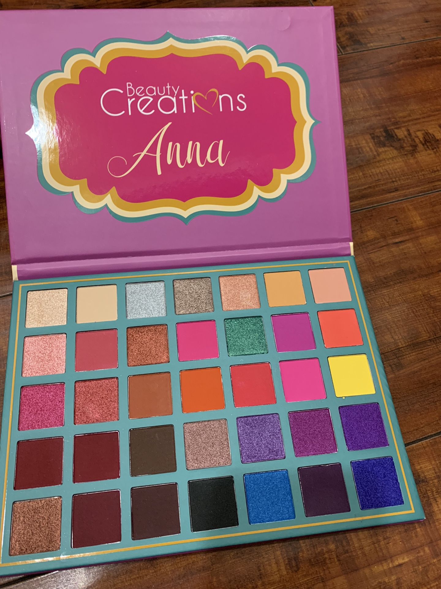 Beauty Creations - Anna