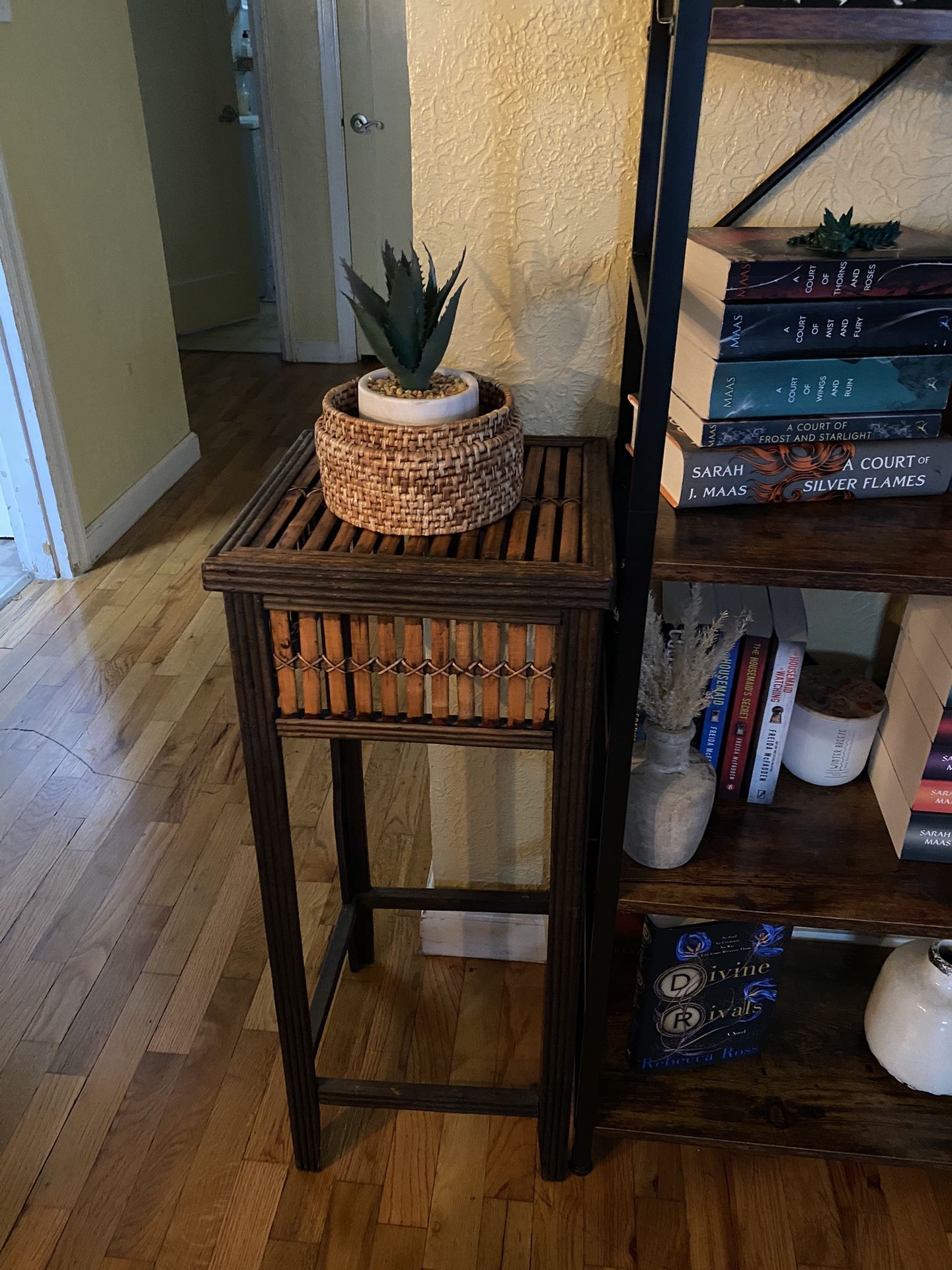 Accent Table/plant Stand