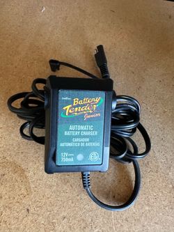 Deltran Battery Tender Junior 12V 750mA Automatic Battery Charger