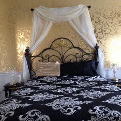 Iron Queen Bed Frame , Box Spring 