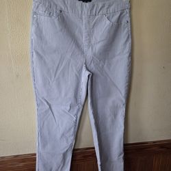 Mario Serrani Women’s Blue & White Vertical Striped Pull-On Capri Pants – Size S