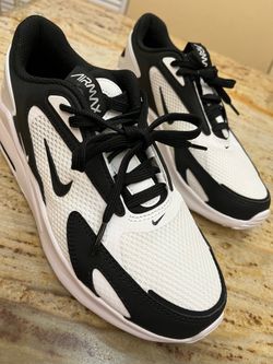 Tennis or sneakers