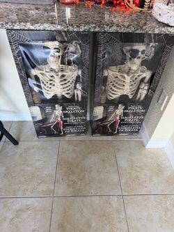 2 Pirate Skeletons 5 FT / 60” Pose-N-Stay Halloween Decorations – New Open Box
