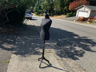 Female Mannequin in Good Condition Height Adjustable