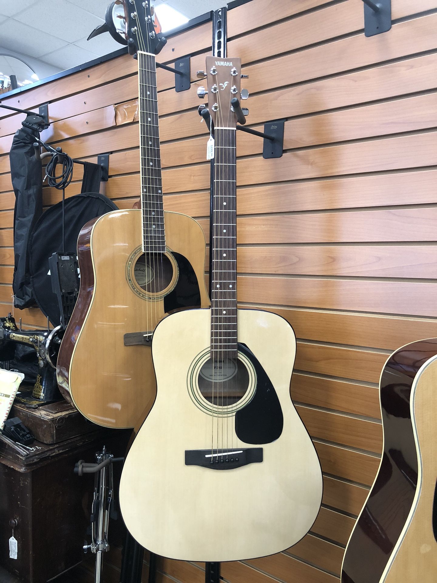 Yamaha F310 Acoustic Guitar 6 Strings