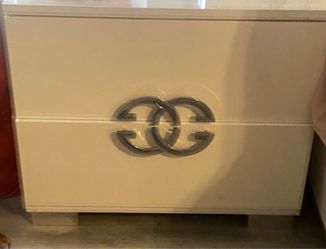 Piece Glam White Bedroom Set – Dresser, Chest & 2 Nightstands – MUST GO!