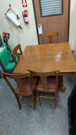 Vintage tiger oak dining table and four chairs. See description below