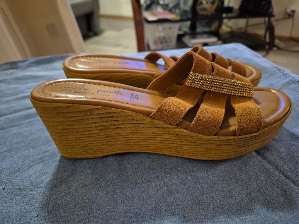 Mila Paoli Tan Wedge Size 8