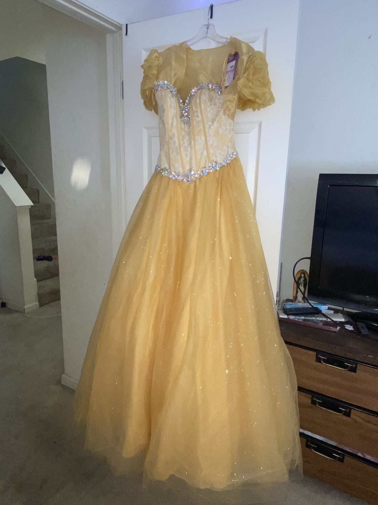 Disney Royal Ball Quinceńera Dress size 12 / Gold /white  