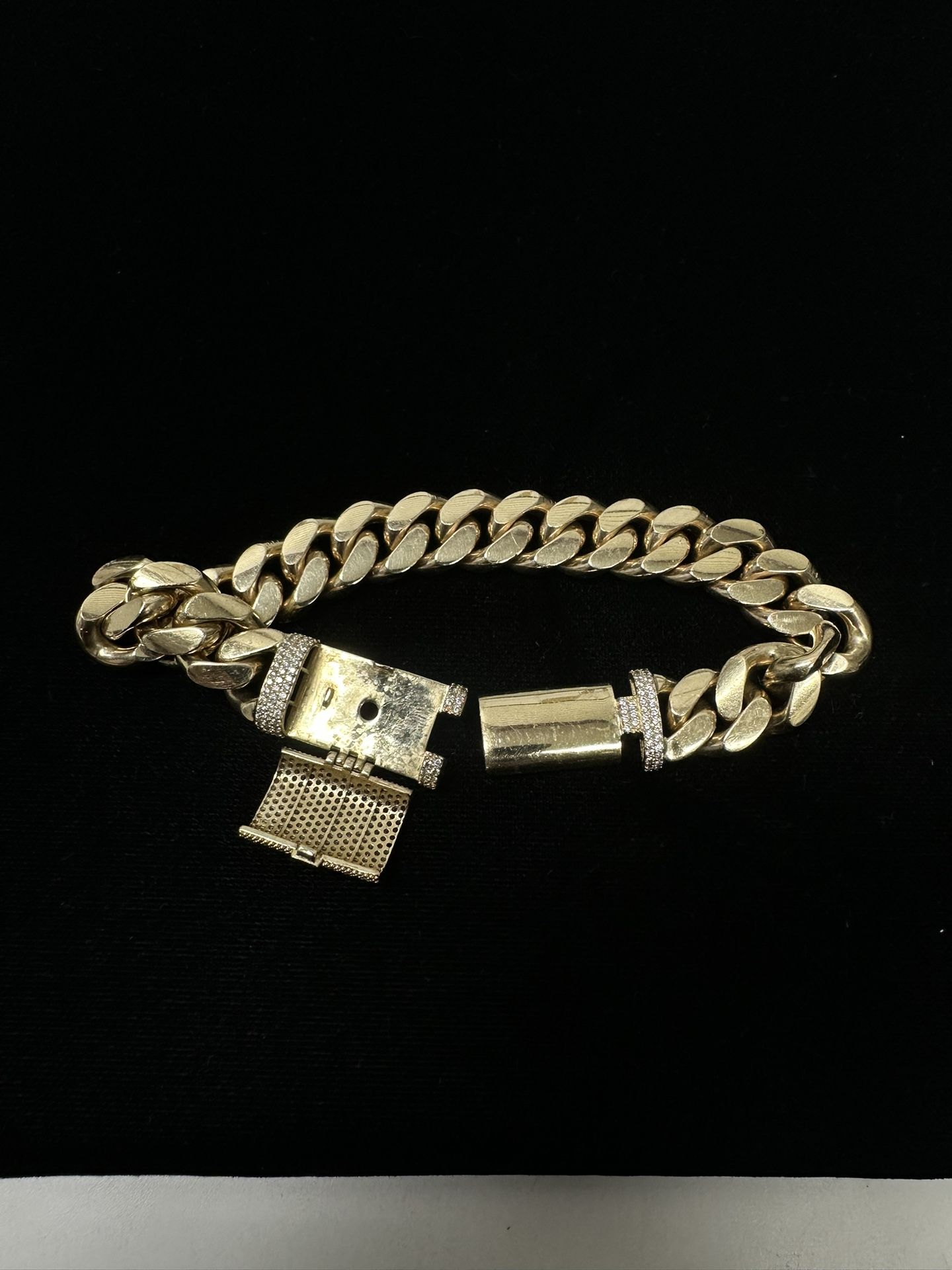 Cuban Bracelet 10K Yellow Gold 108.9 Grms 