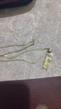 10k gold chain w/Saint pendant