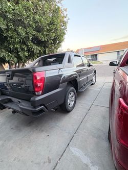 Chevrolet Avalanche Crew Cab Pickup Truck