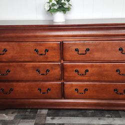 6 drawer solid wood dresser with mirror