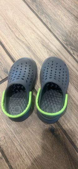 Kids Crocs: Size 8-9