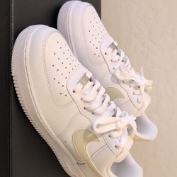 Men's NIKE AIR FORCE 1 '07 - Size 9.5  NEW 