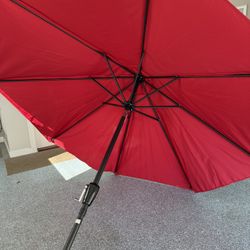 9' Patio Umbrella Excellent Condition 