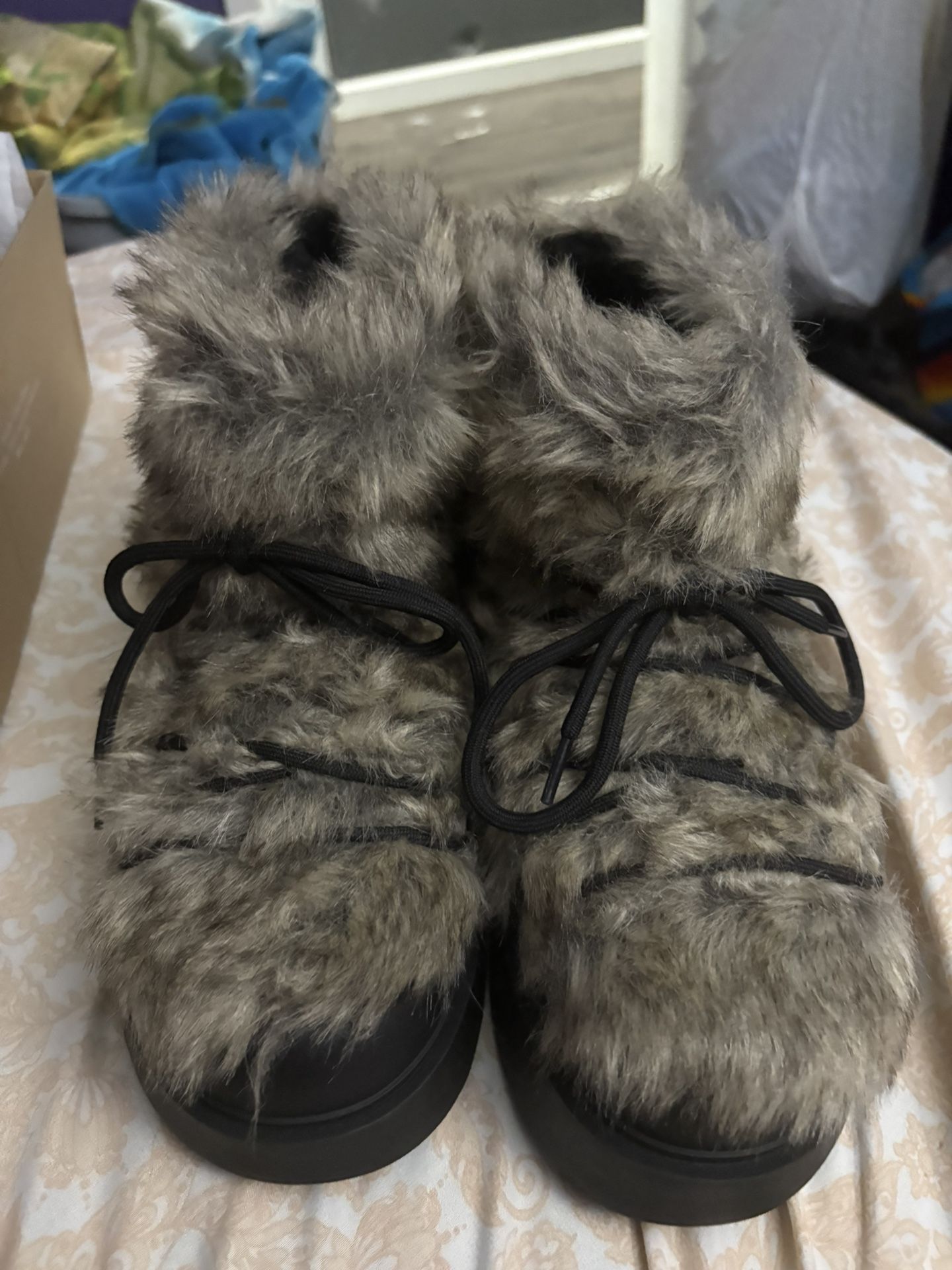 fur boots 