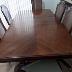 Comedor 9 Piesas Con Chinero $450.00 Y 4. Bancos $200.00