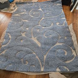 5x7 rug still in good condition