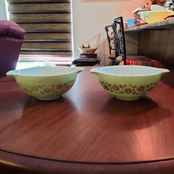 PAIR OF PYREX PROMO MEDALLION BOWLS