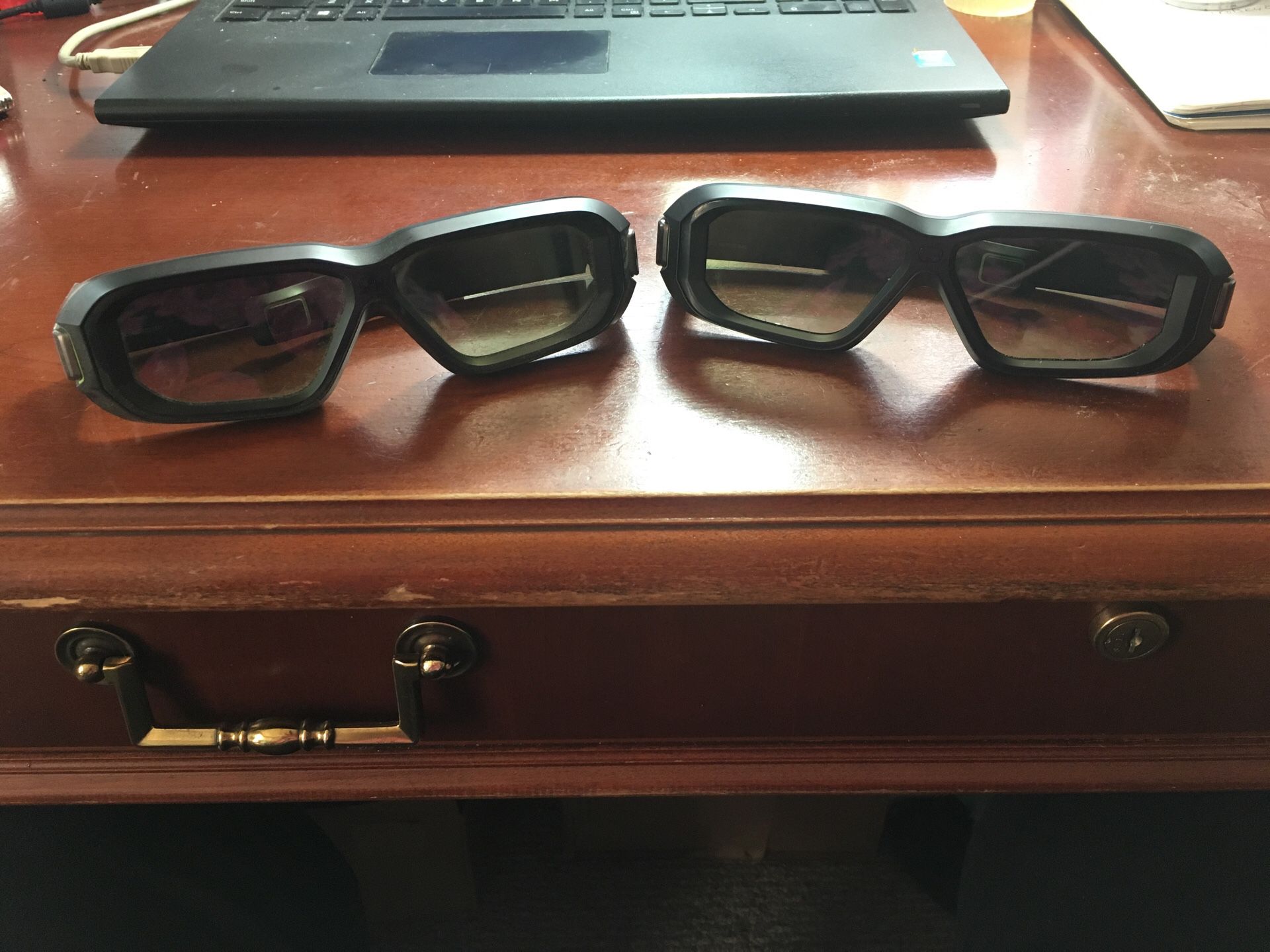 2 NVIDIDIA 3D Vision Wireless glasses