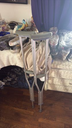 Walking crutches