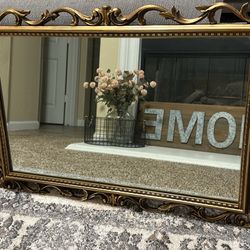 Vintage Syroco Gold Ornate Mirror. 