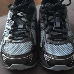 Asics running shoe size 9 black/gray/silver