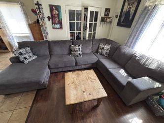 Sectional Couch. Very clean!