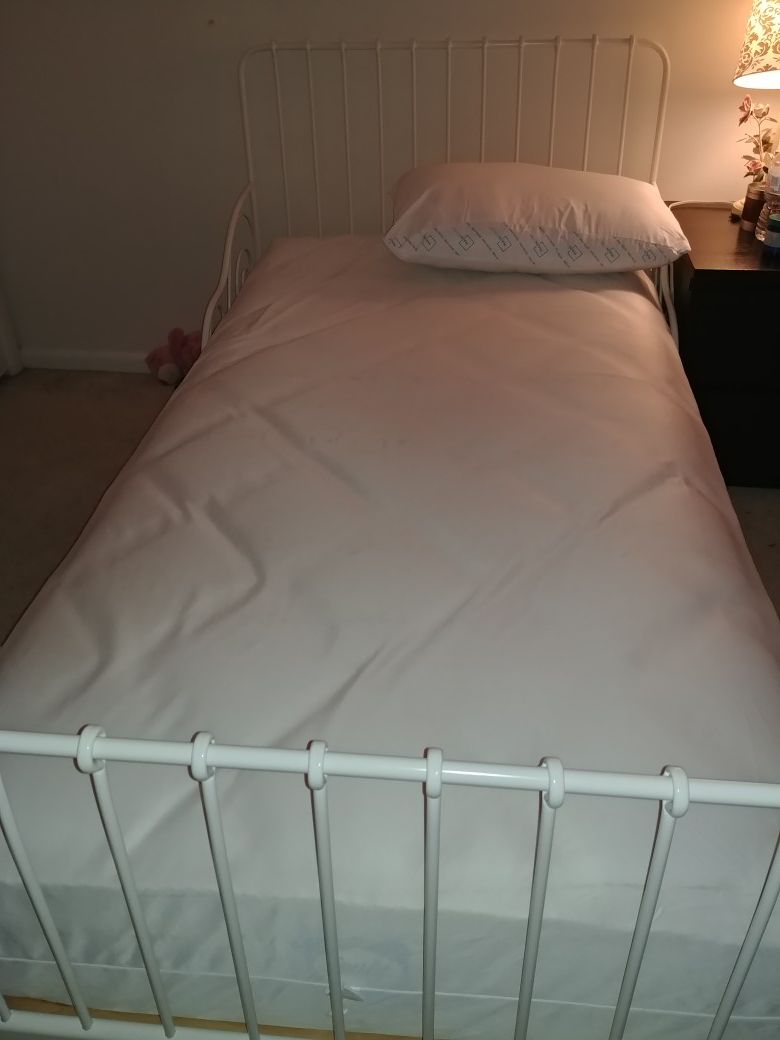 Beautiful twin size bed frame and mattress