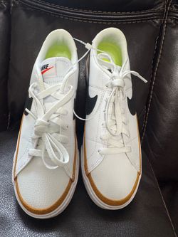 Nike Low-Top Sneakers White Gum Sole