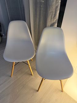 Ikea - White molded chairs - ( Set of 6)