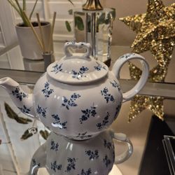 Ralph Lauren China Rosebud  Teapot 🫖  
