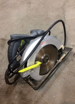 Circular saw 40)