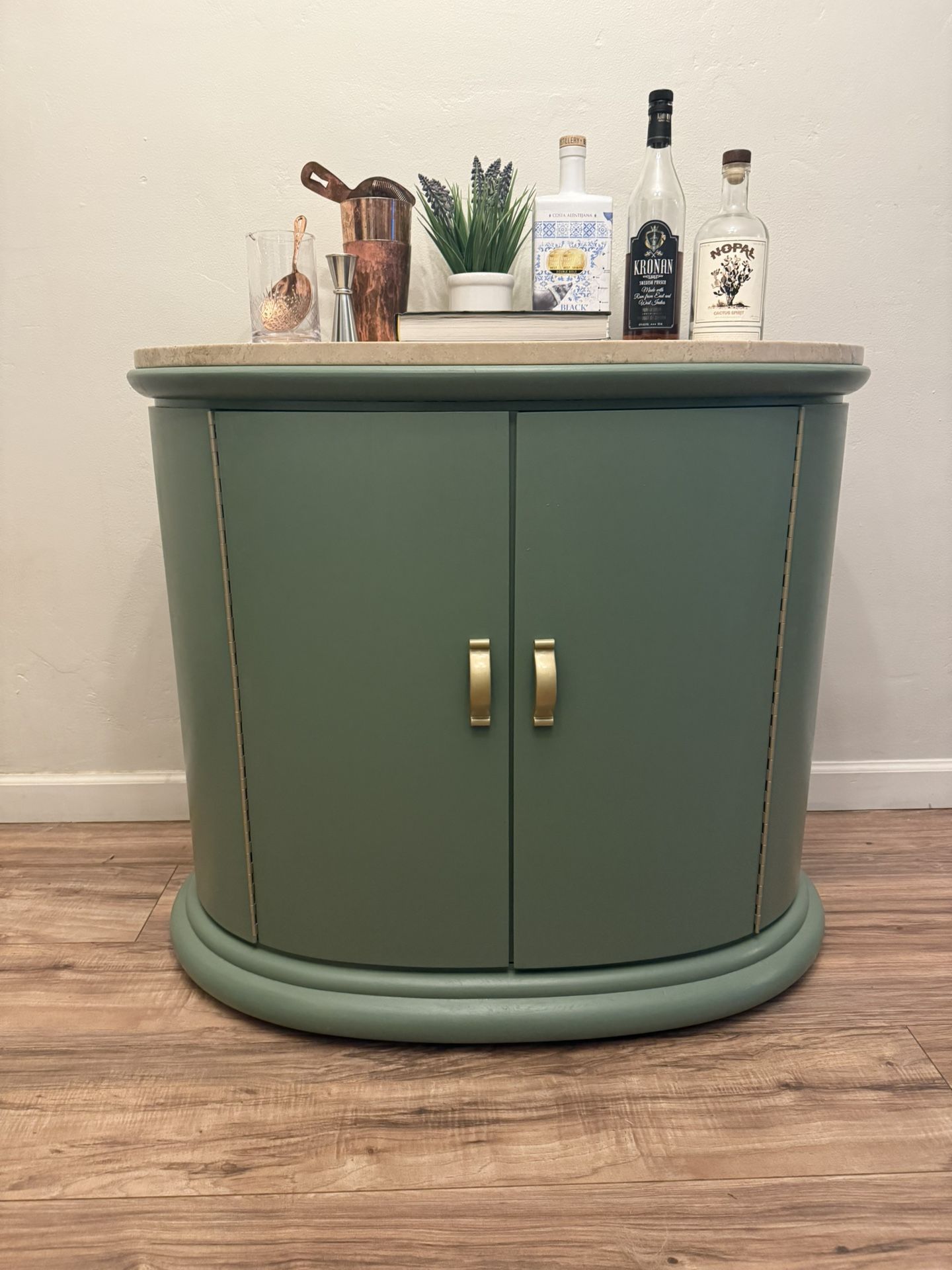 Bar Stand