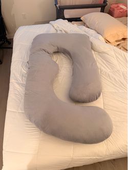 Momcozy pregnancy pillow