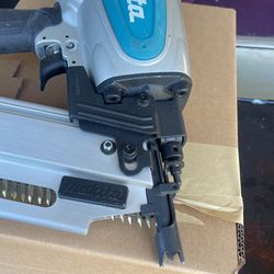 Makita 21 Full Round Head 3-1/2 Framing Nailer