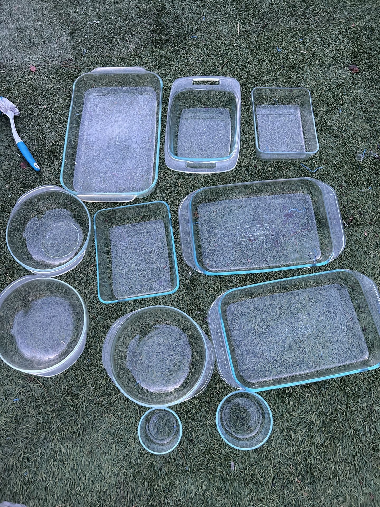 Pyrex baking dishes and bowls All for $60