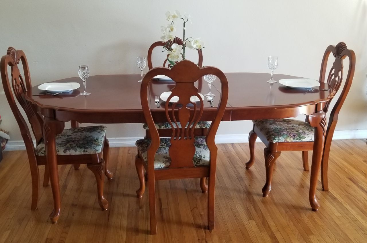 Redwood Dining set with chairs and extention table to add two additional  seats to make it a