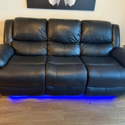 Reclinable sofa