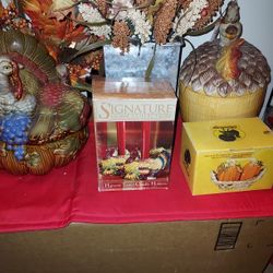 BEAUTIFUL  THANKSGIVING ASSORTMENT BRAND NEW MAKE OFFER LIGHTED 