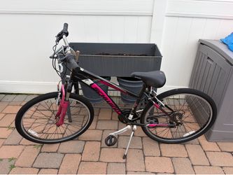 Woman’s Schwinn Bike
