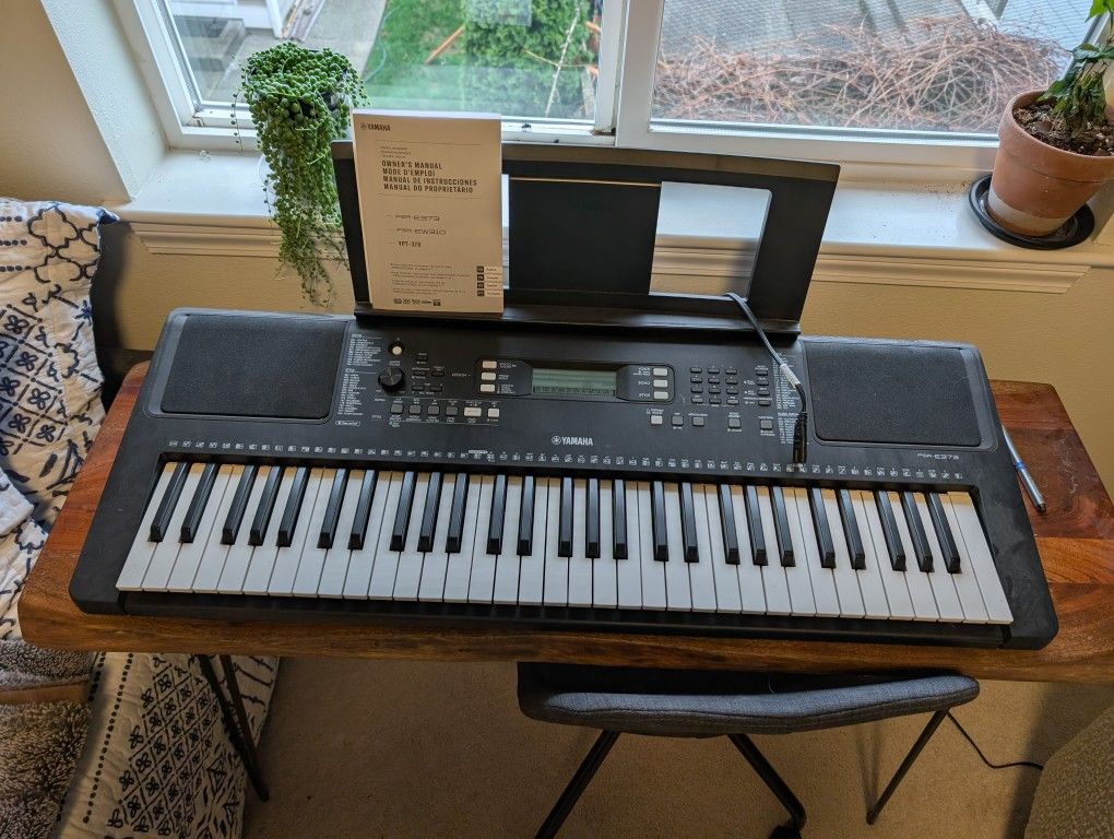 Yamaha PSRE373 61-Key Touch Sensitive Portable Keyboard