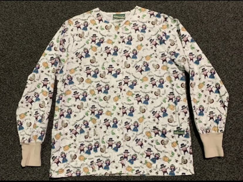 Uniform Advantage Women’s size small with front snaps Happy Thanksgiving pilgrims and pumpkins long sleeve scrub top