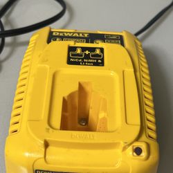 DeWalt DC9310 7.2V-18V NiCd NiMH Li-Ion Fast Battery Charger Genuine OEM Clean. Used,  in excellent condition and fully functional. 