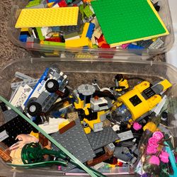 2 tubs of Legos 40$