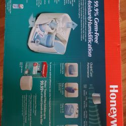 Honeywell Humidifier And 8 Filters