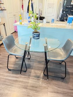 Glass round 34 inch table and chairs