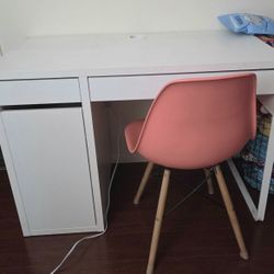 Desk With Chair 